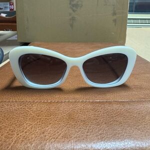 White Chanel cat eye Women’s Sunglasses

Model: 5481H
